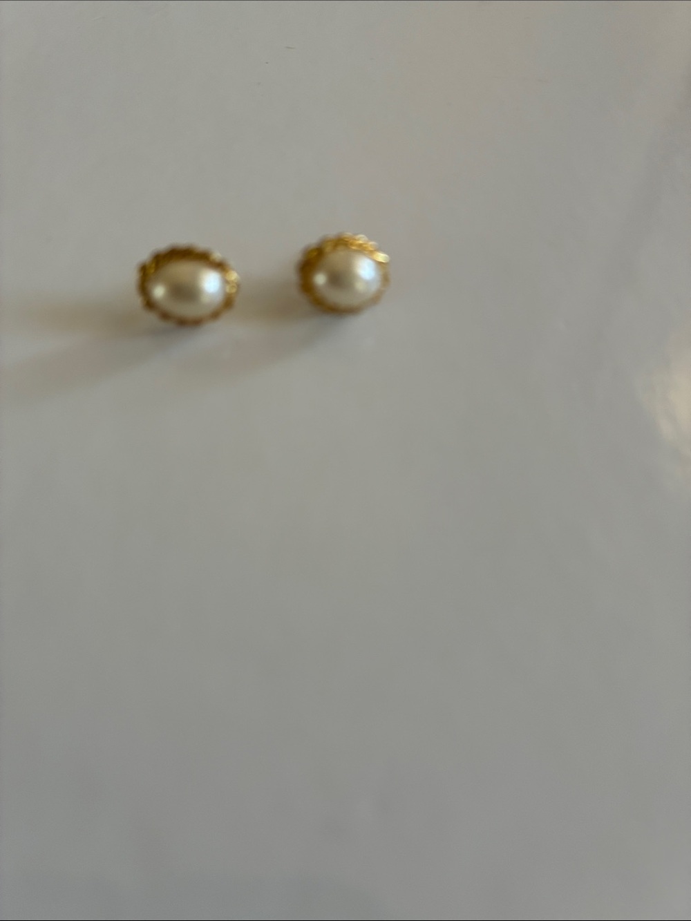 Vintage Classic Yellow Gold Tone White 6mm Pearl Stud Earrings